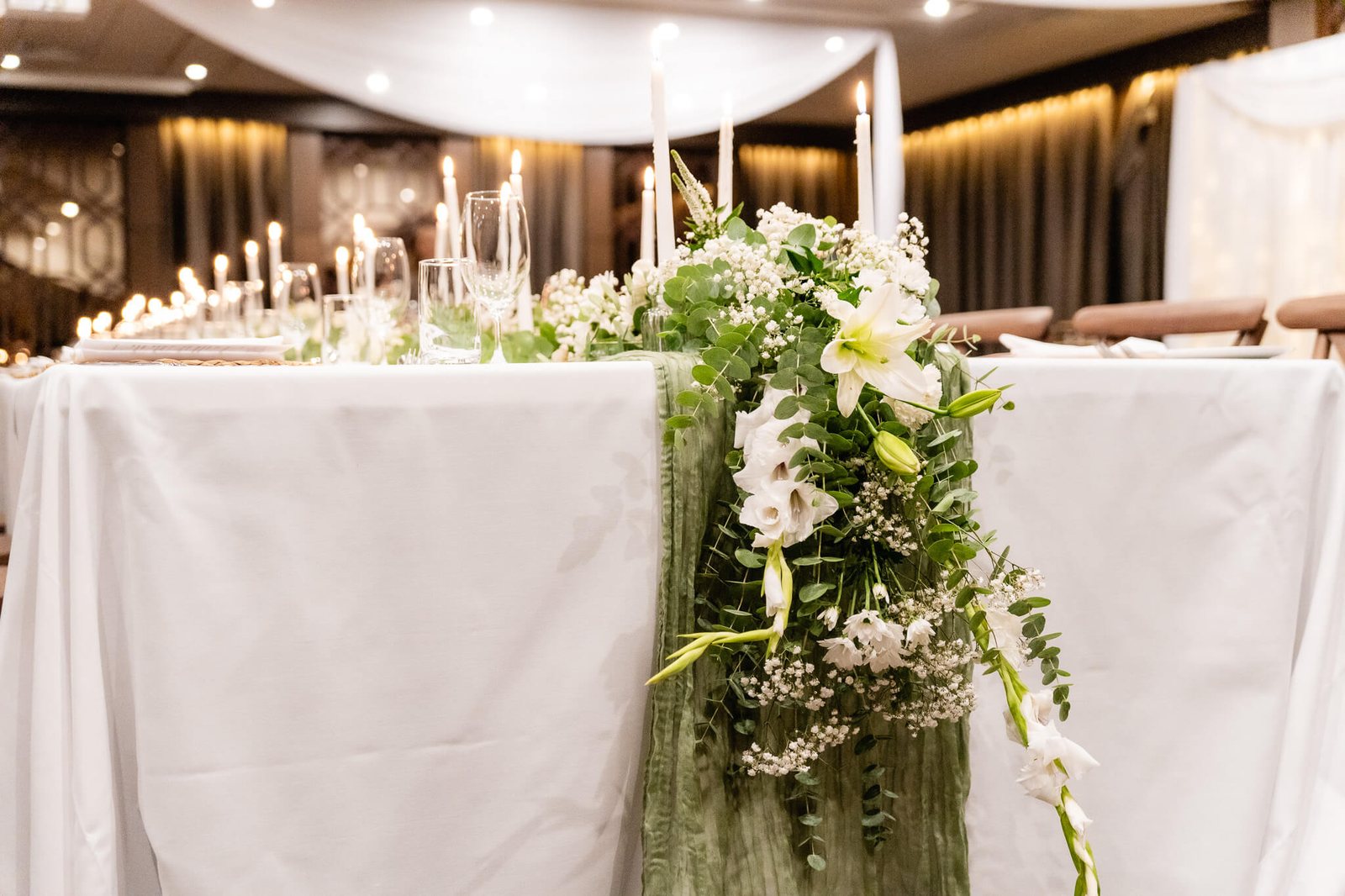 The bridal table with white draping and trailing greenery in the Founders Room